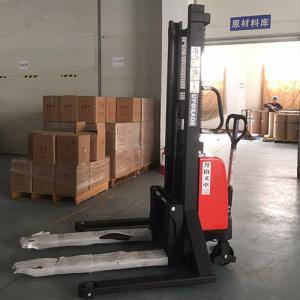 腳加寬型半電動(dòng)堆高車(chē)
